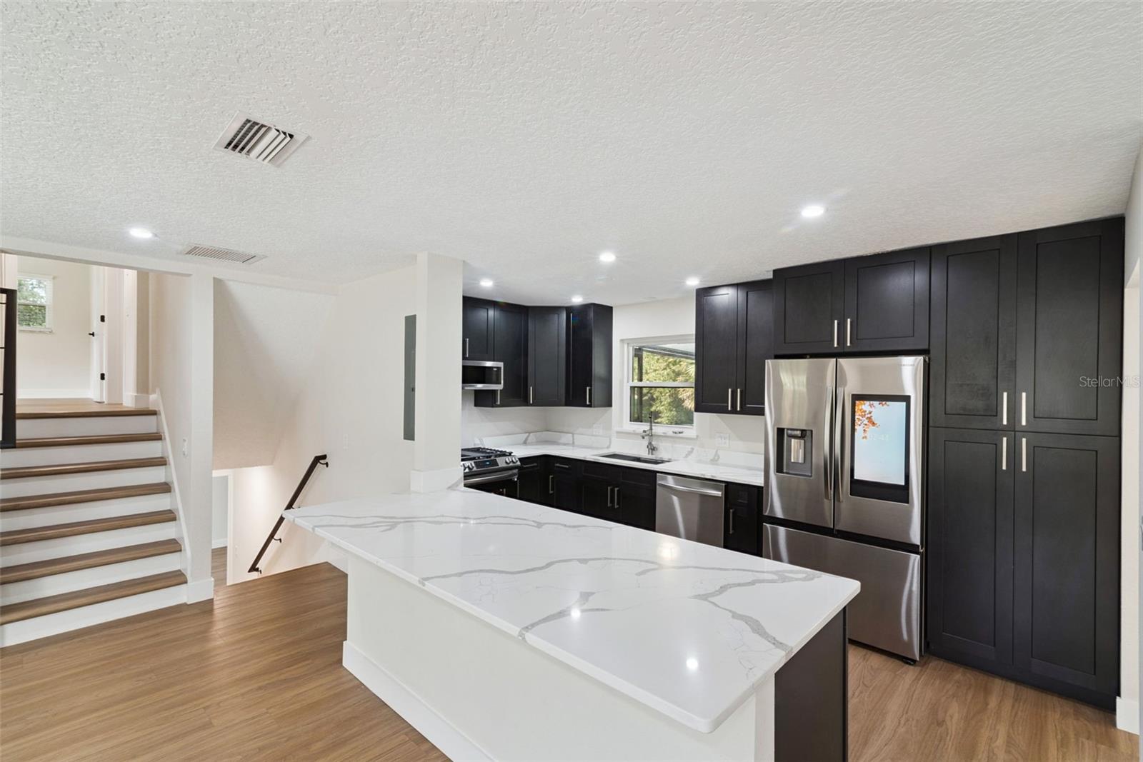 Image 11 of 61 For 1450 Hilltop Drive