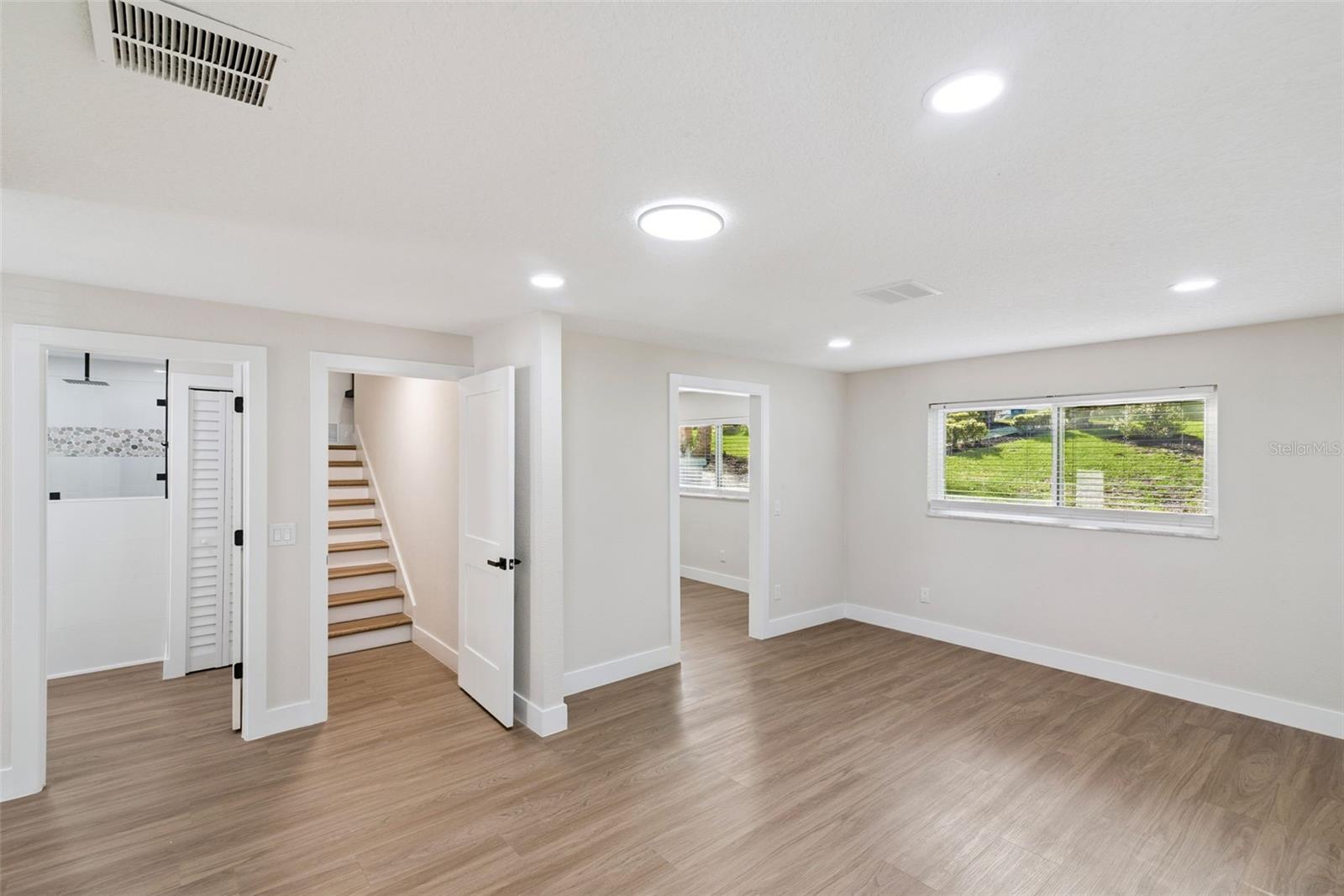 Image 14 of 61 For 1450 Hilltop Drive