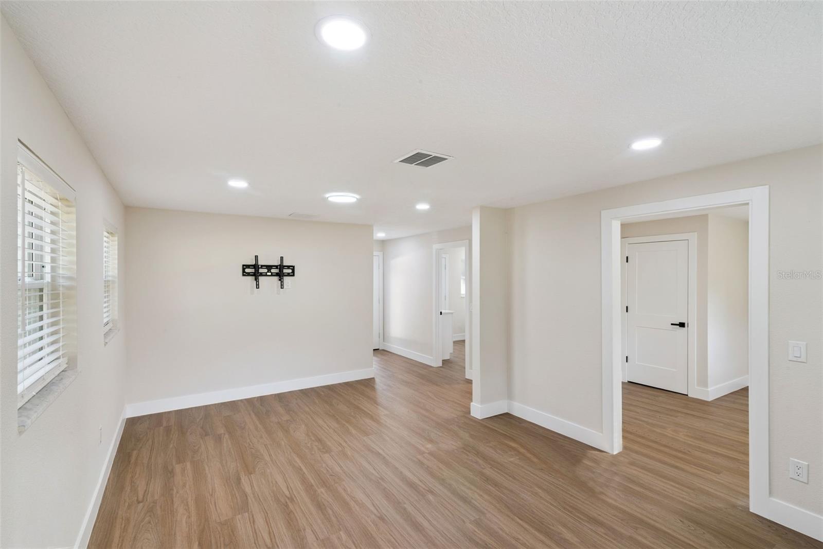 Image 15 of 61 For 1450 Hilltop Drive