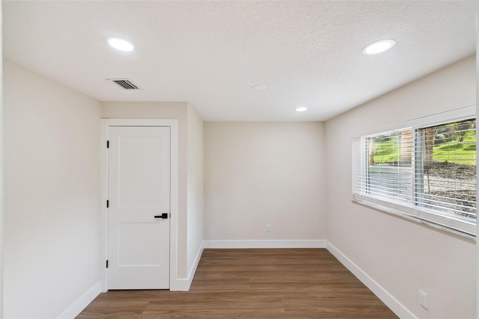 Image 17 of 61 For 1450 Hilltop Drive