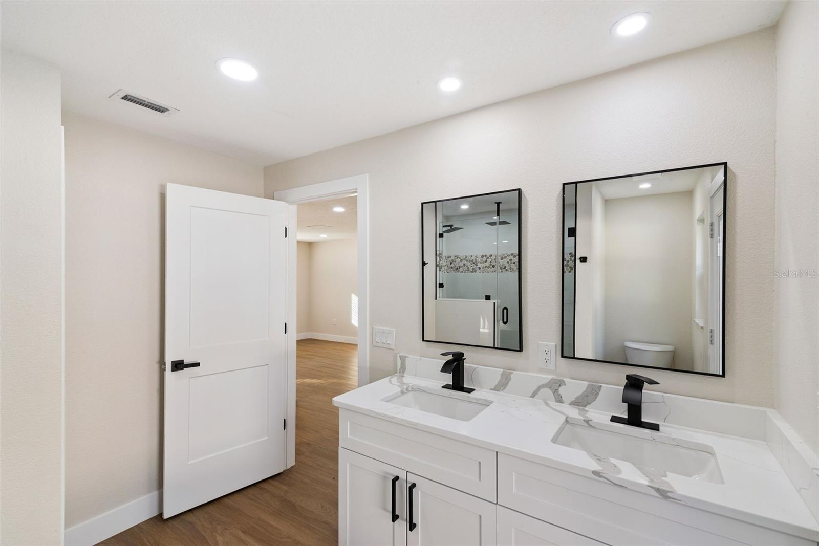 Image 19 of 61 For 1450 Hilltop Drive