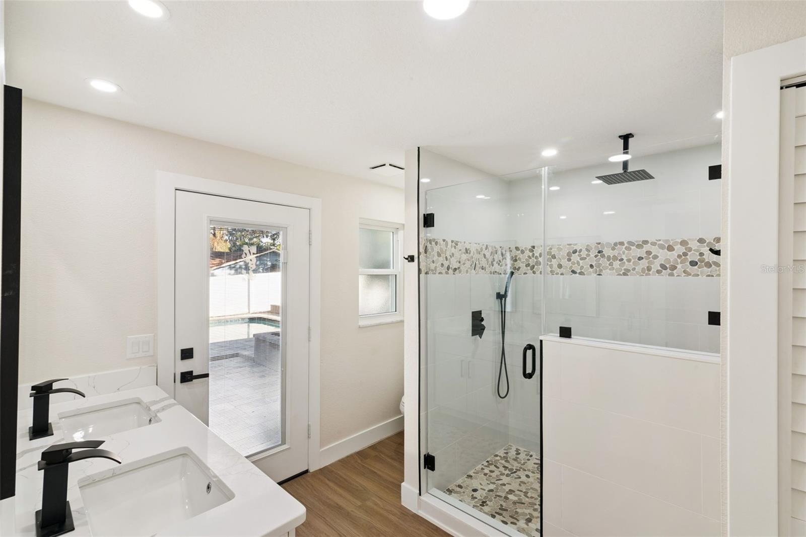 Image 20 of 61 For 1450 Hilltop Drive