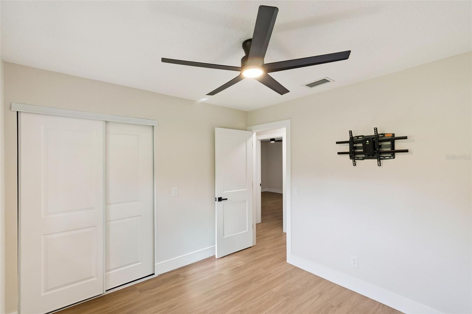 Image 27 of 61 For 1450 Hilltop Drive