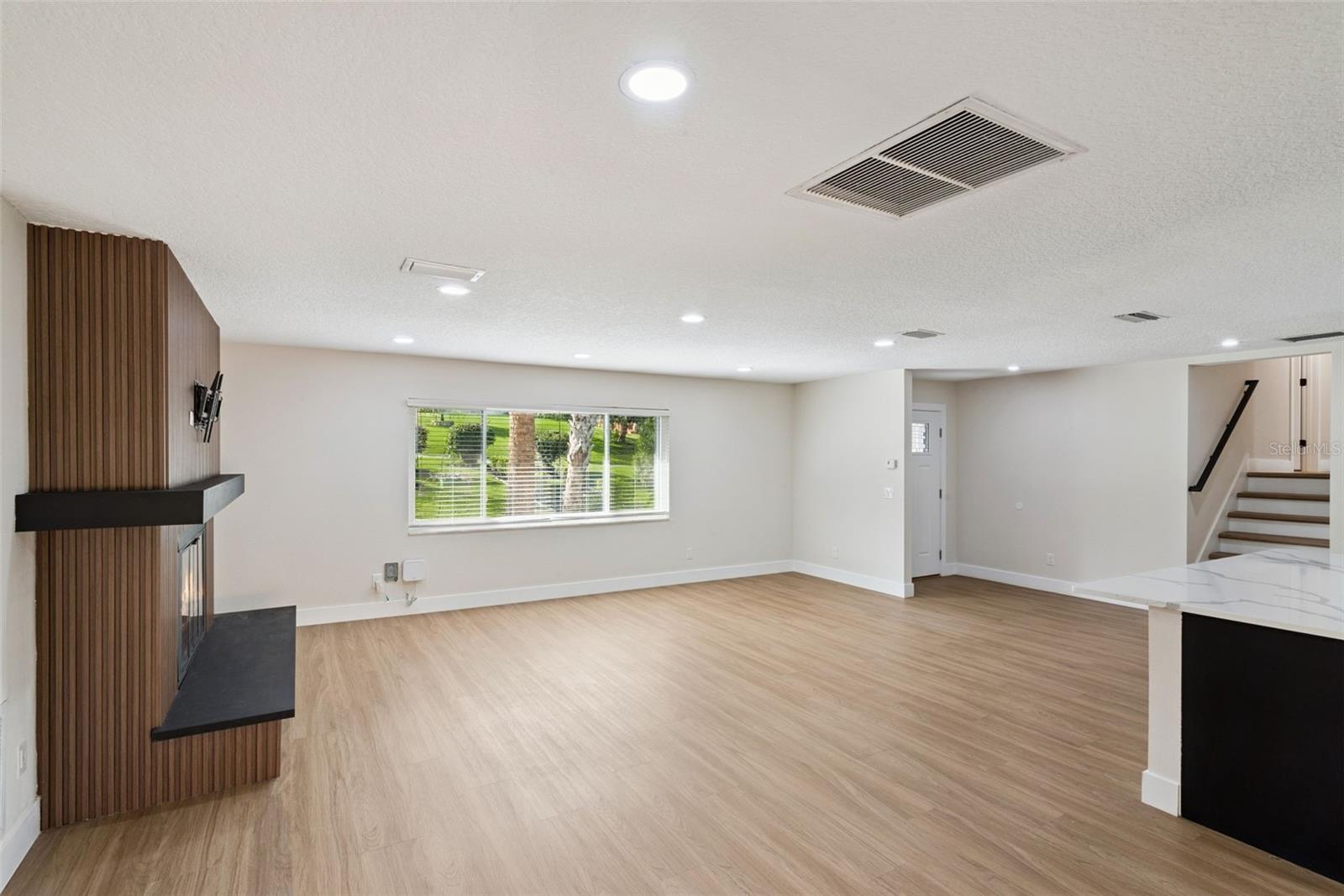 Image 5 of 61 For 1450 Hilltop Drive