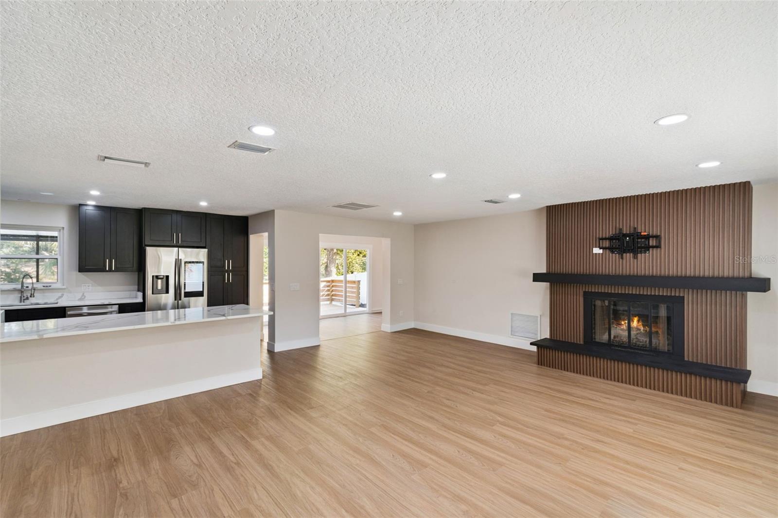 Image 6 of 61 For 1450 Hilltop Drive