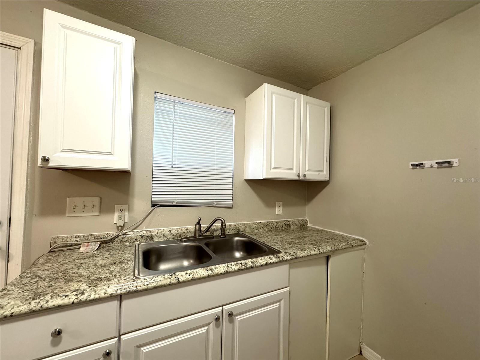 Image 9 of 16 For 430 Parsons Avenue 2