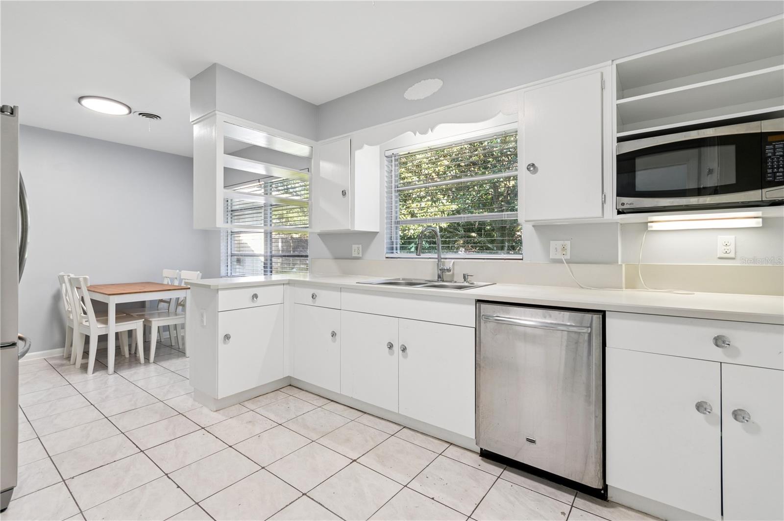 Image 7 of 30 For 606 Briarcliffe Street