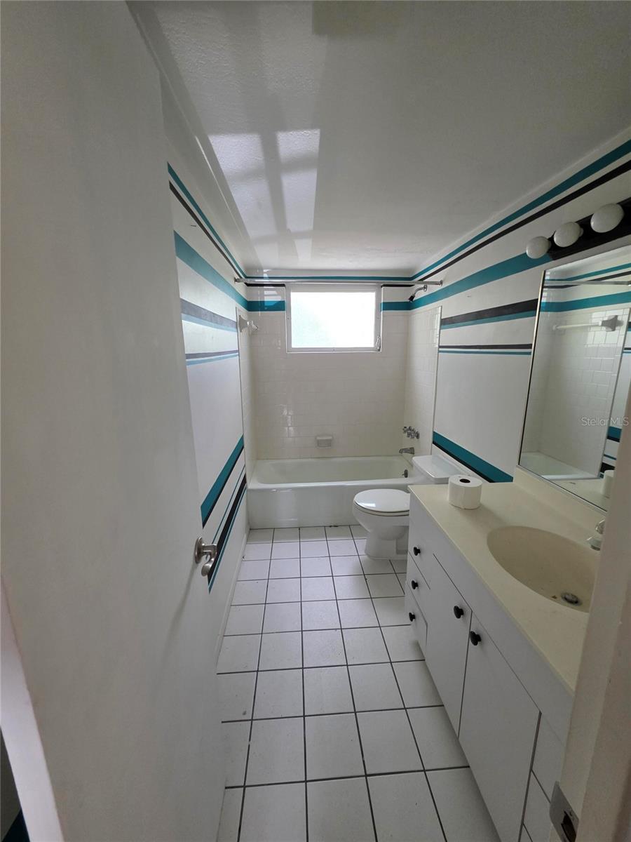 Image 10 of 25 For 2103 Canal Drive B7