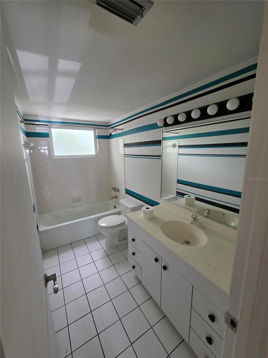 Image 11 of 25 For 2103 Canal Drive B7