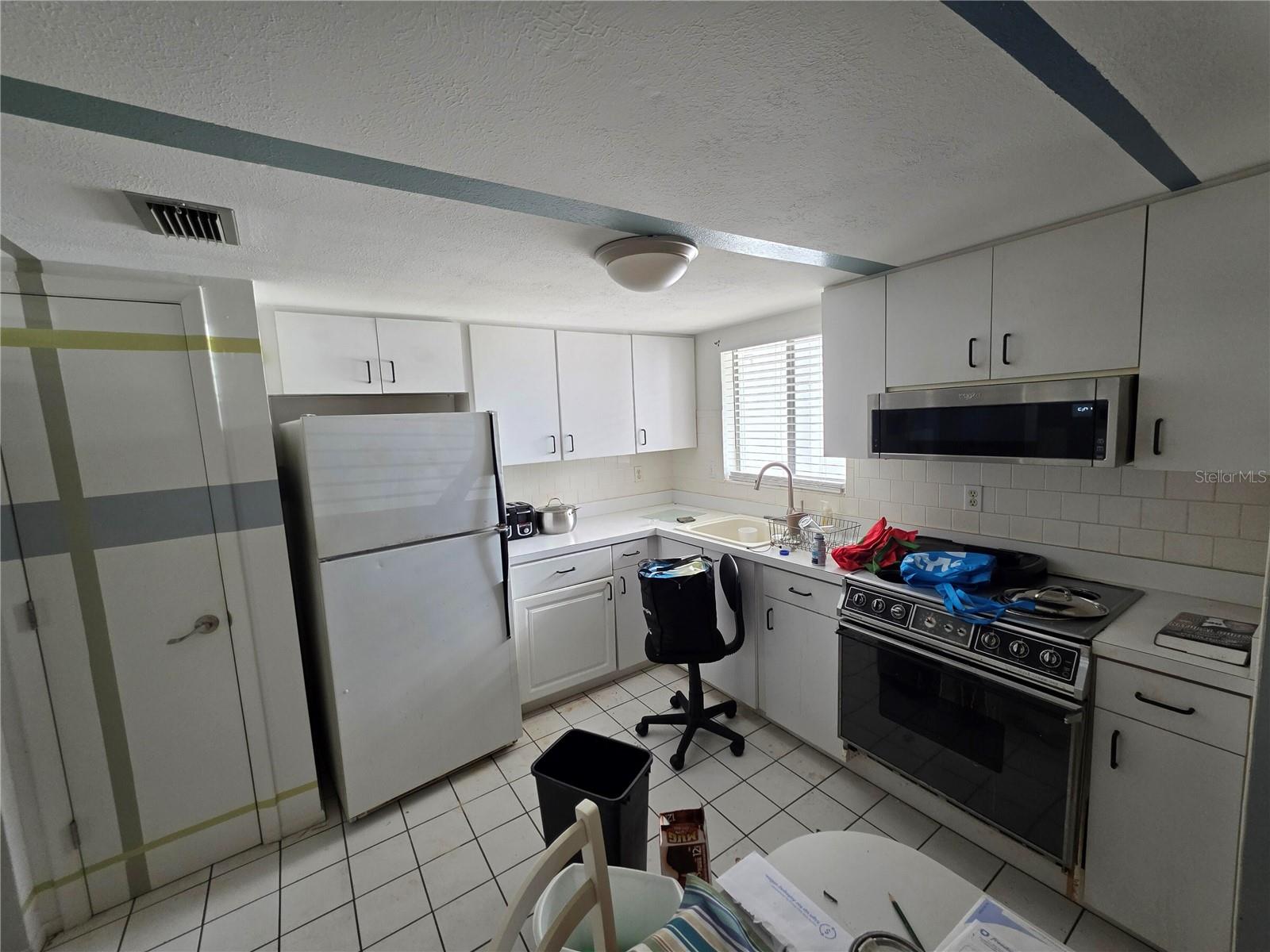 Image 4 of 25 For 2103 Canal Drive B7