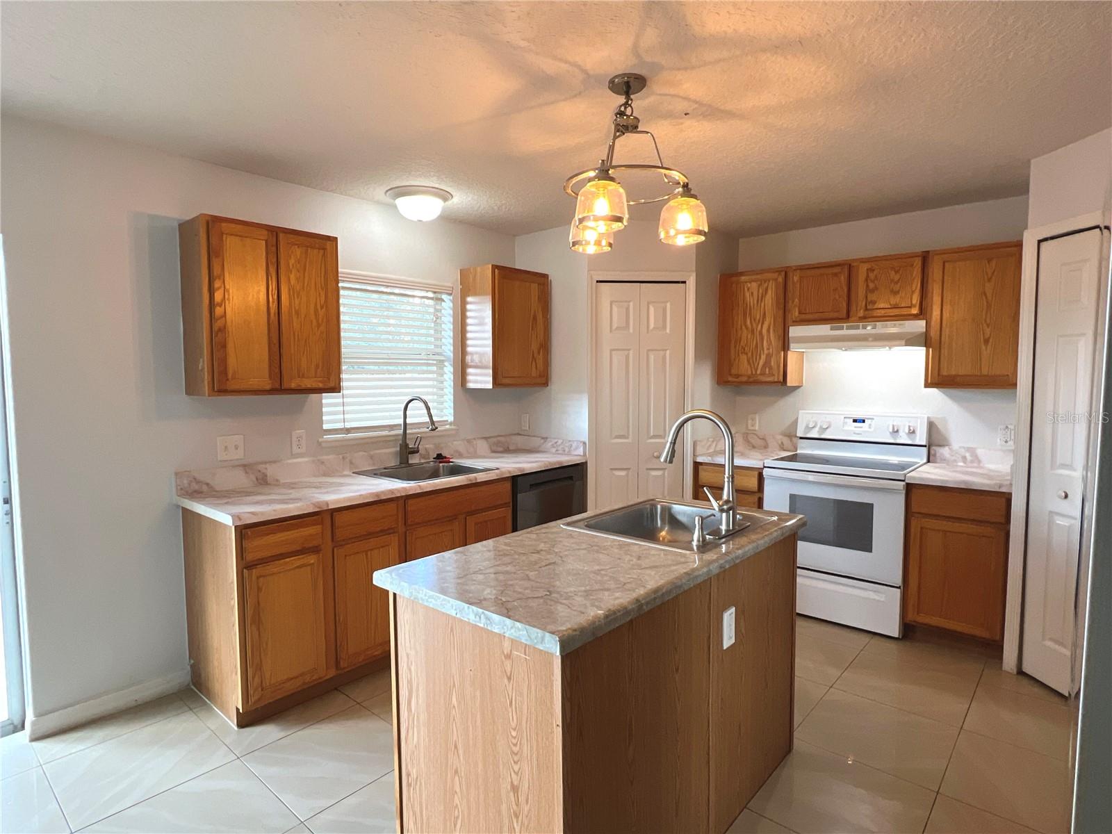 Image 6 of 53 For 329 Blake Avenue