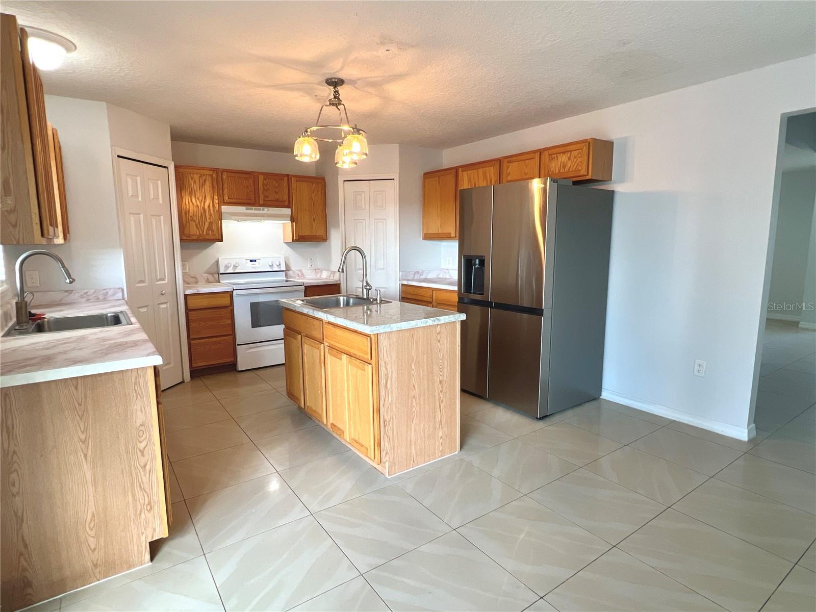 Image 7 of 53 For 329 Blake Avenue