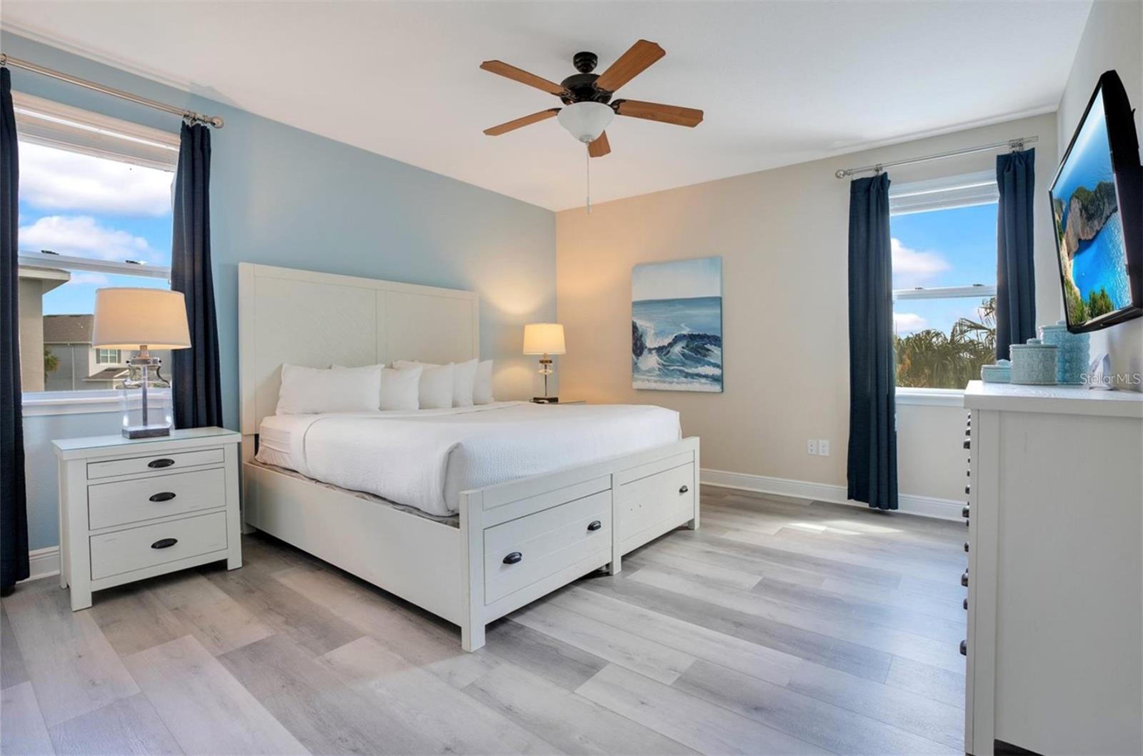 Image 32 of 71 For 7644 Fairfax Drive