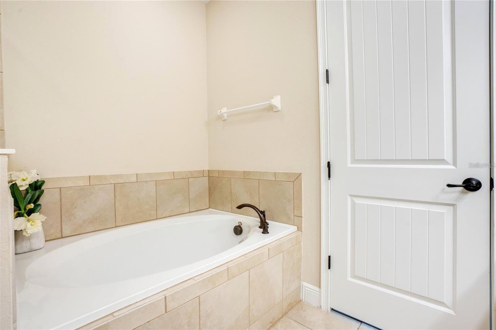 Image 33 of 71 For 7644 Fairfax Drive