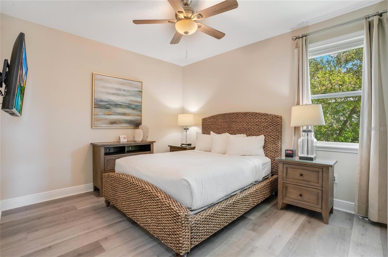 Image 35 of 71 For 7644 Fairfax Drive