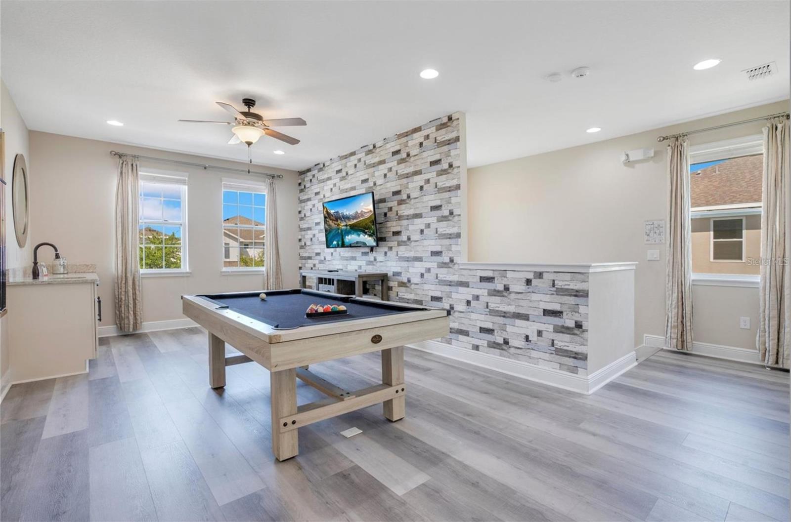 Image 43 of 71 For 7644 Fairfax Drive