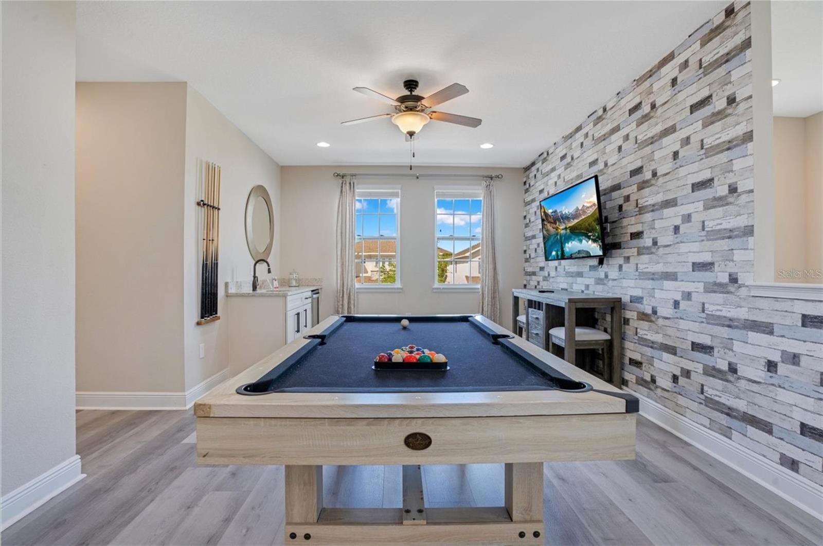 Image 44 of 71 For 7644 Fairfax Drive