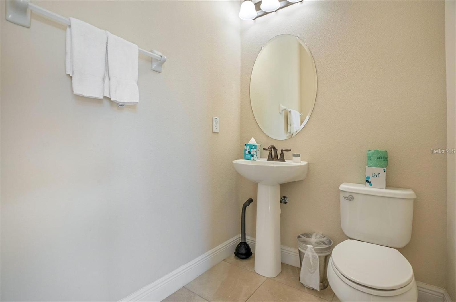 Image 47 of 71 For 7644 Fairfax Drive