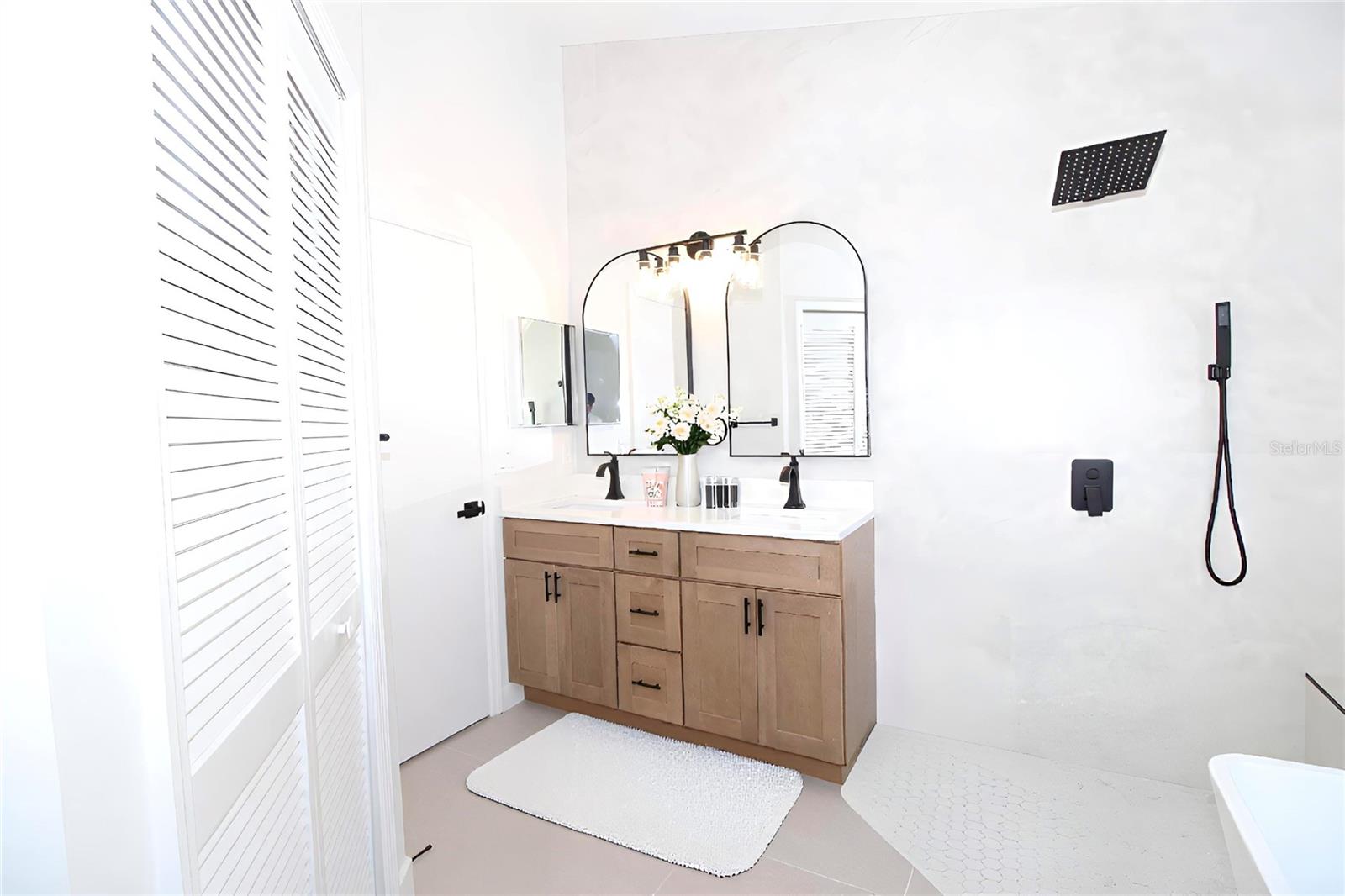 Image 14 of 26 For 13923 Tallowridge Court