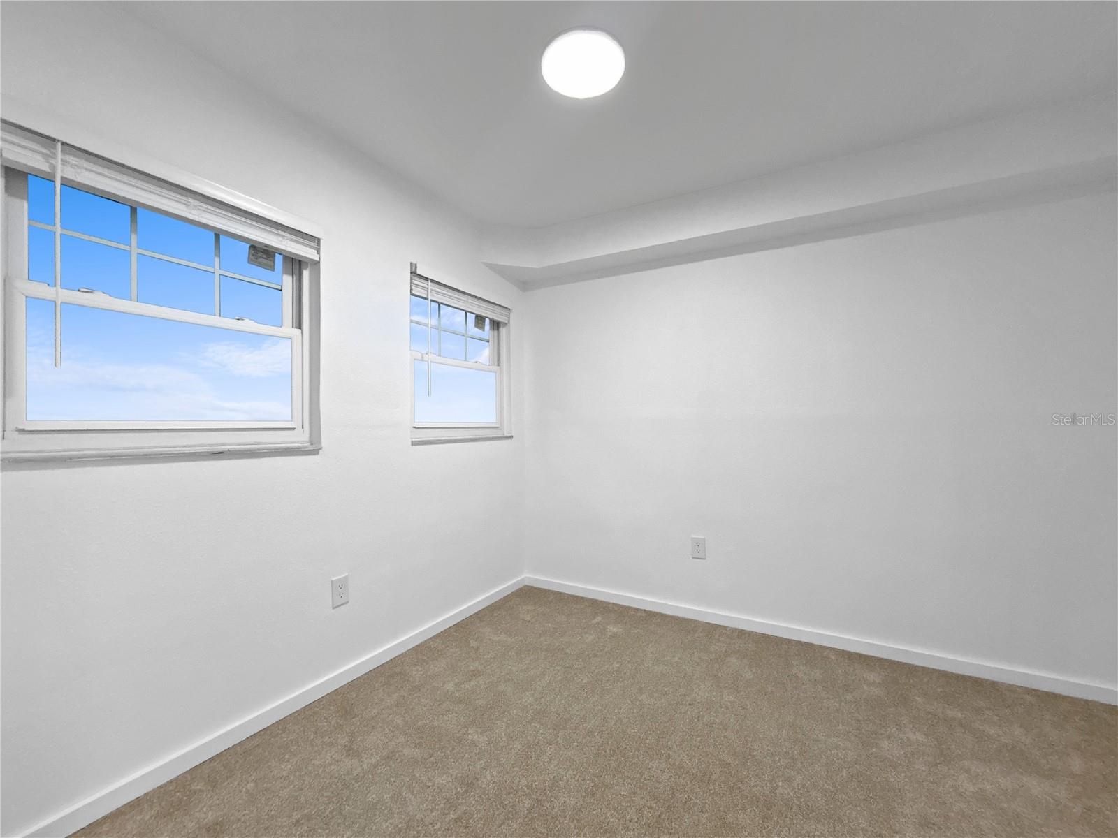 Image 18 of 22 For 805 Sky Lake Circle A