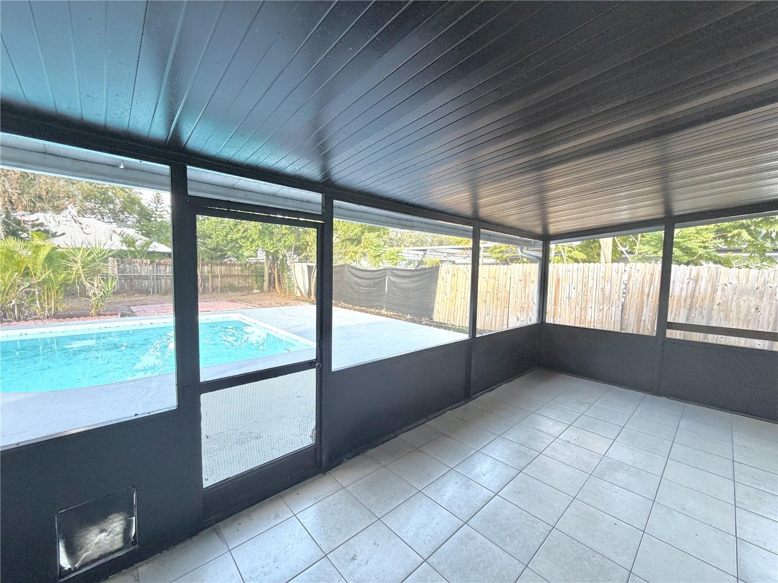 Image 14 of 15 For 2467 Sunderland Road