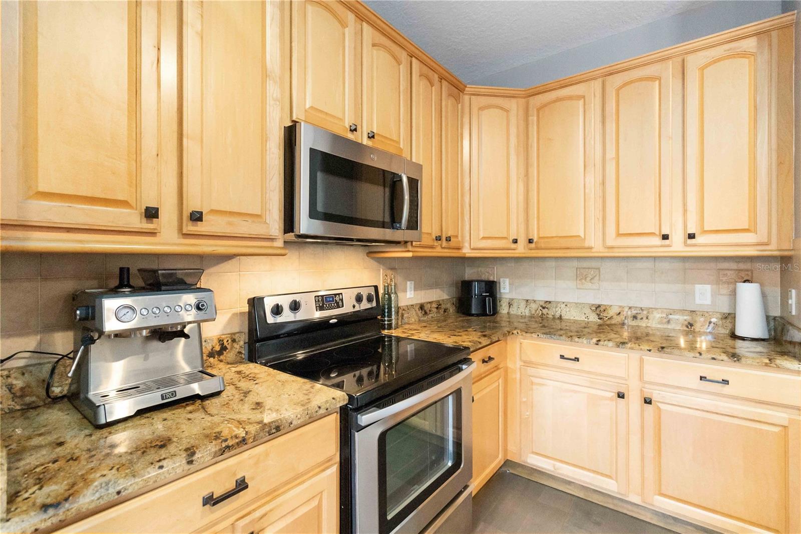 Image 19 of 52 For 9797 Portofino Drive