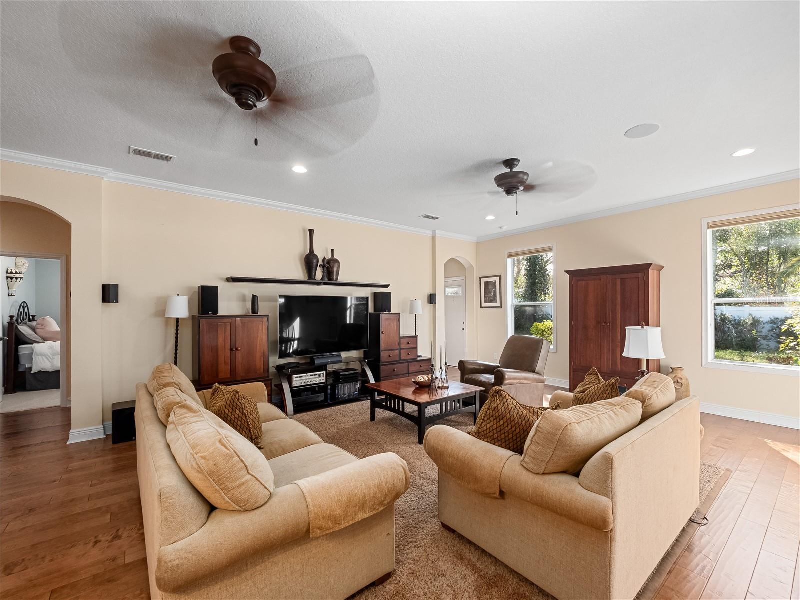 Image 13 of 33 For 383 Brentwood Club Cove