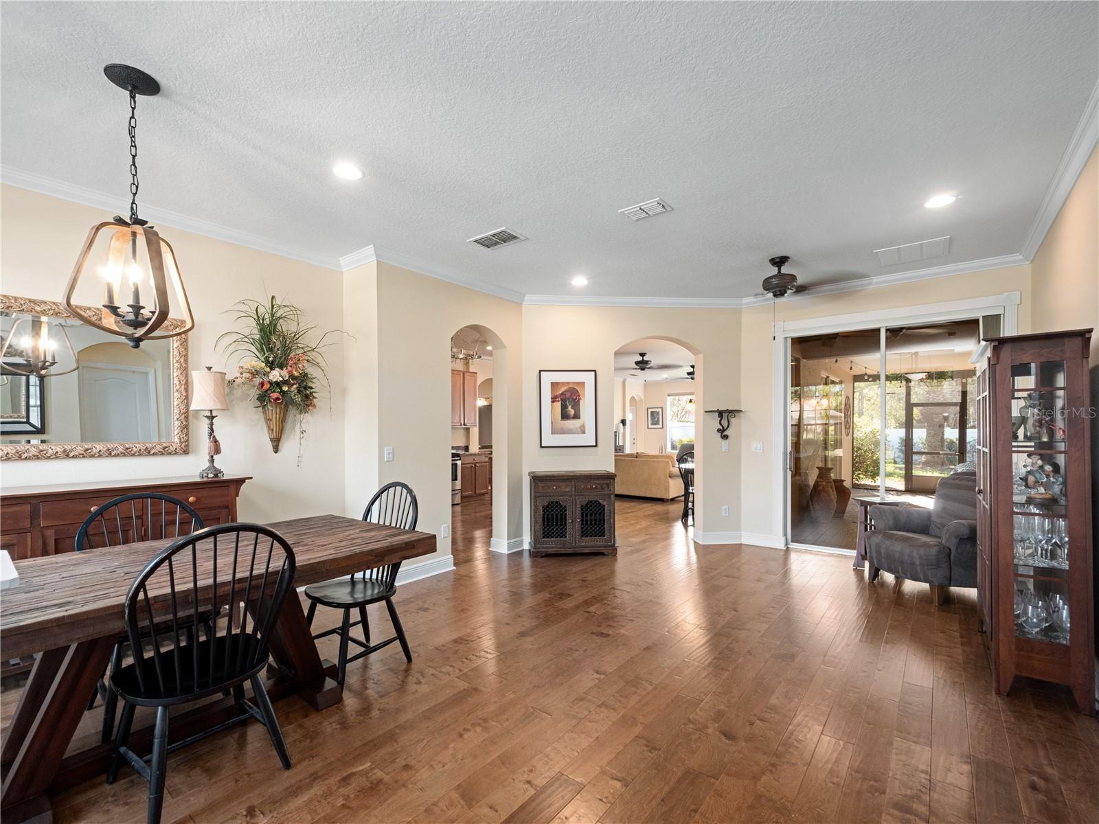 Image 16 of 33 For 383 Brentwood Club Cove