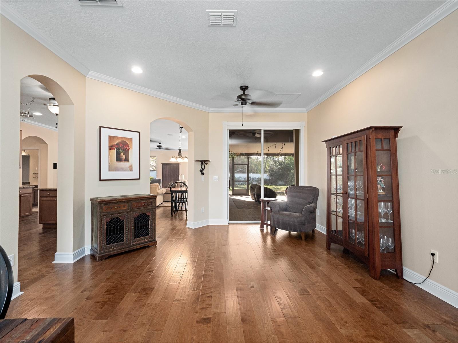 Image 17 of 33 For 383 Brentwood Club Cove