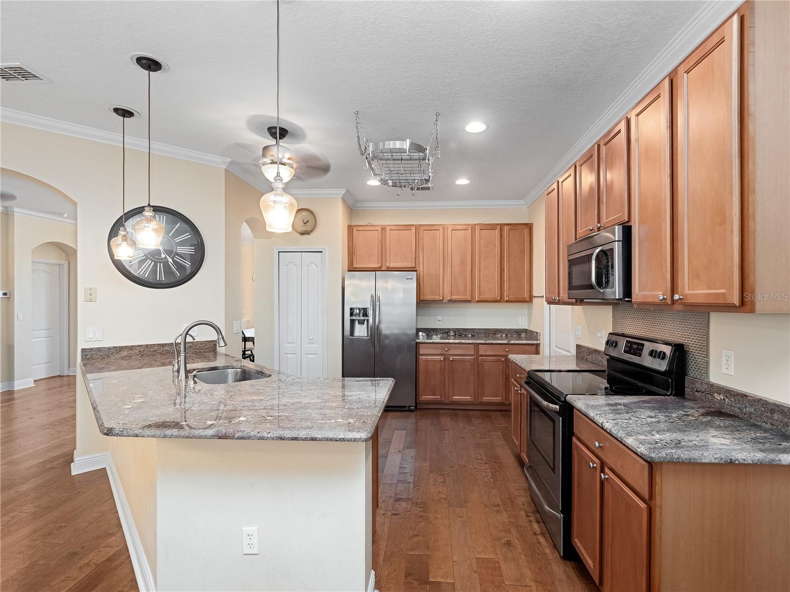 Image 4 of 33 For 383 Brentwood Club Cove