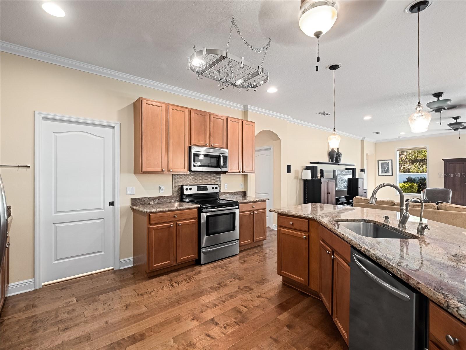 Image 6 of 33 For 383 Brentwood Club Cove