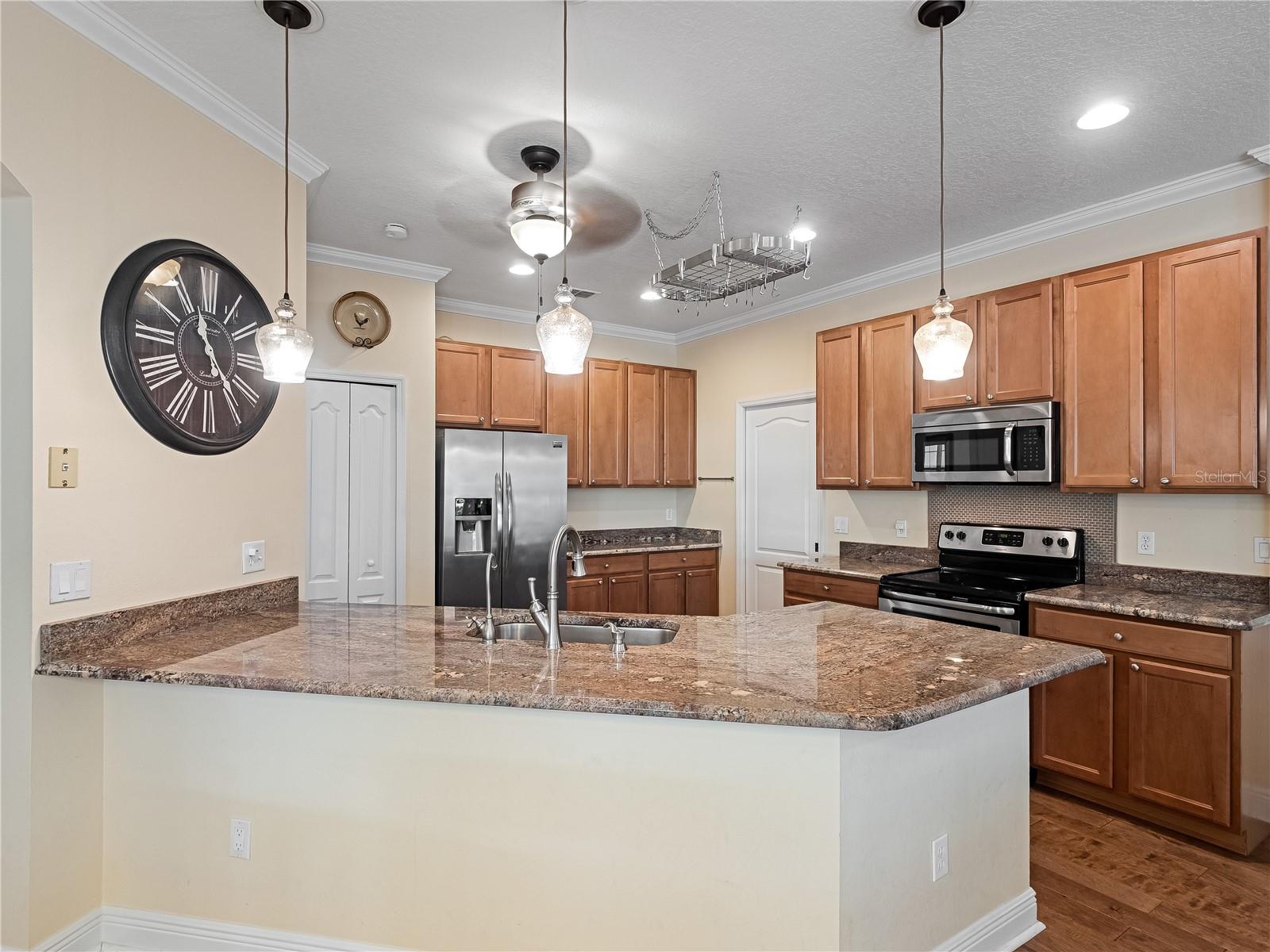 Image 7 of 33 For 383 Brentwood Club Cove