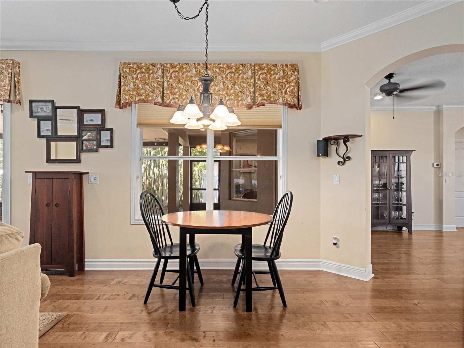 Image 8 of 33 For 383 Brentwood Club Cove