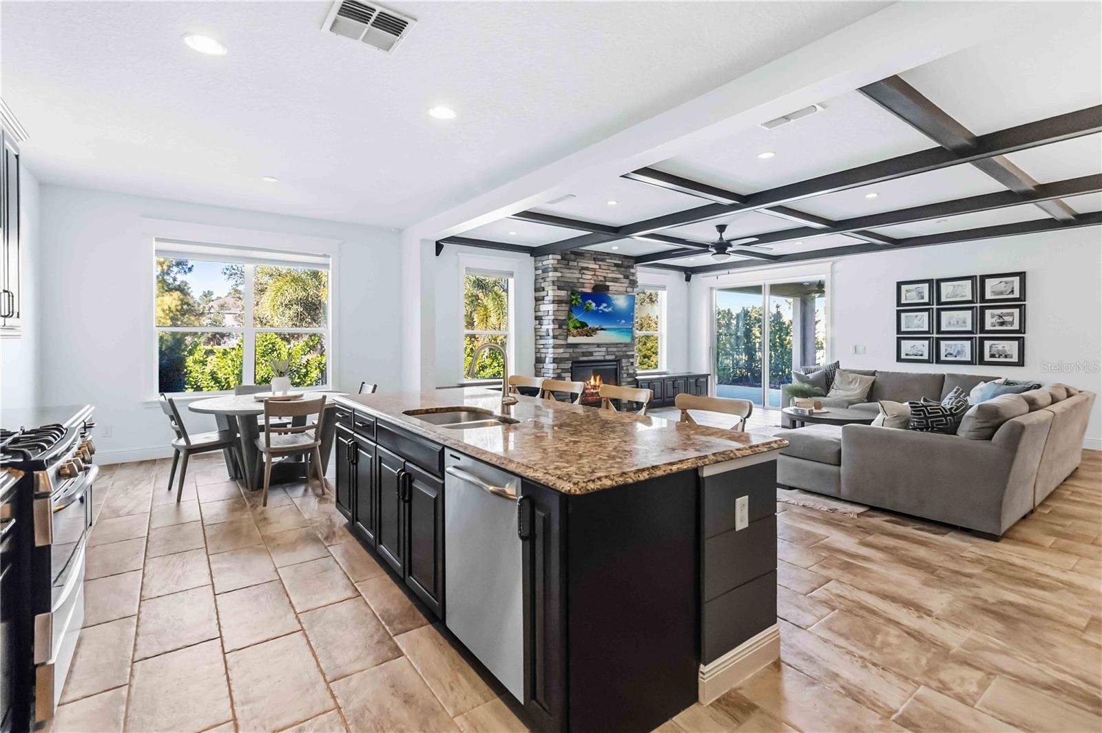 Image 18 of 60 For 1004 Vinsetta Circle