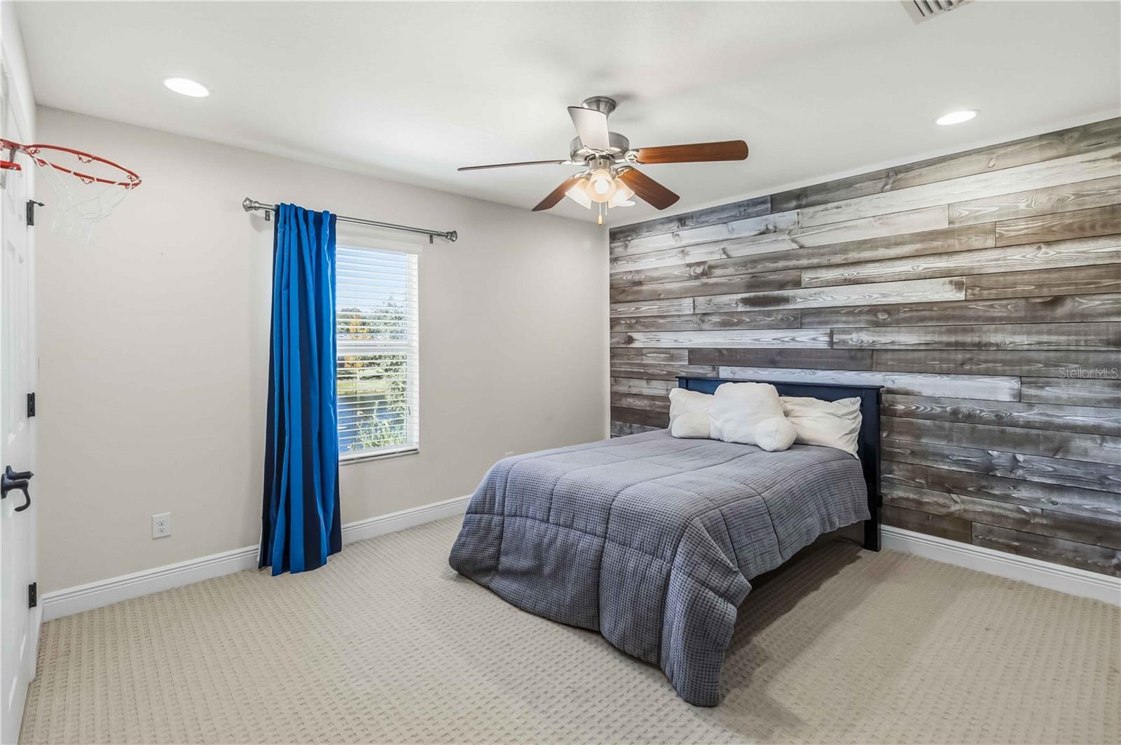 Image 37 of 60 For 1004 Vinsetta Circle