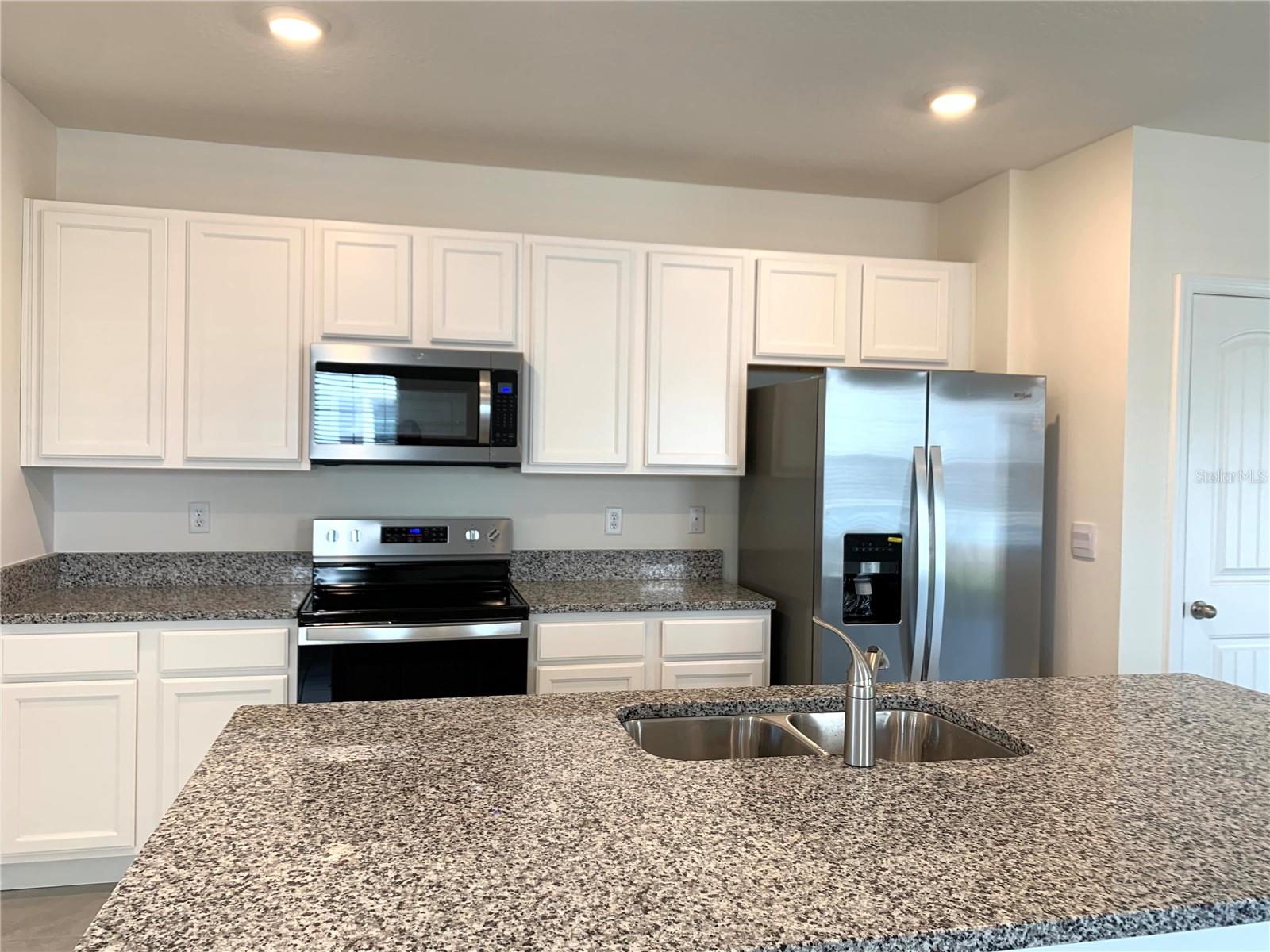 Image 11 of 39 For 13118 Bounty Avenue