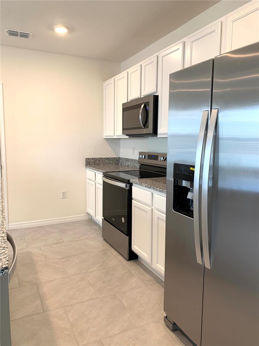 Image 12 of 39 For 13118 Bounty Avenue