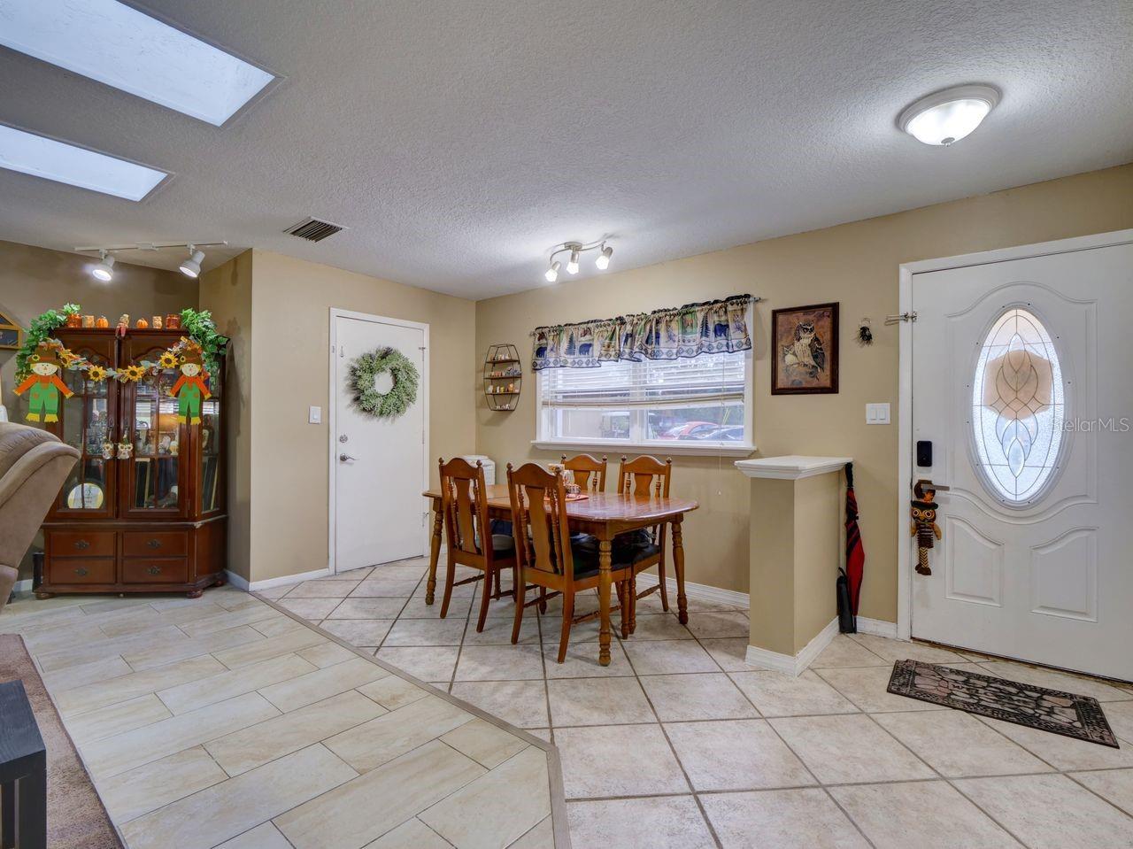 Image 3 of 27 For 31126 Prestwick Avenue