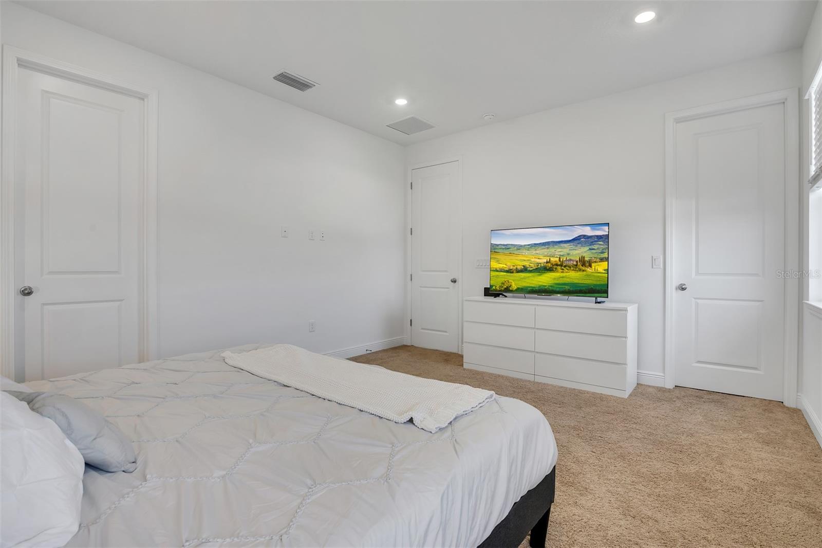 Image 17 of 39 For 2100 Keystone Pass Boulevard