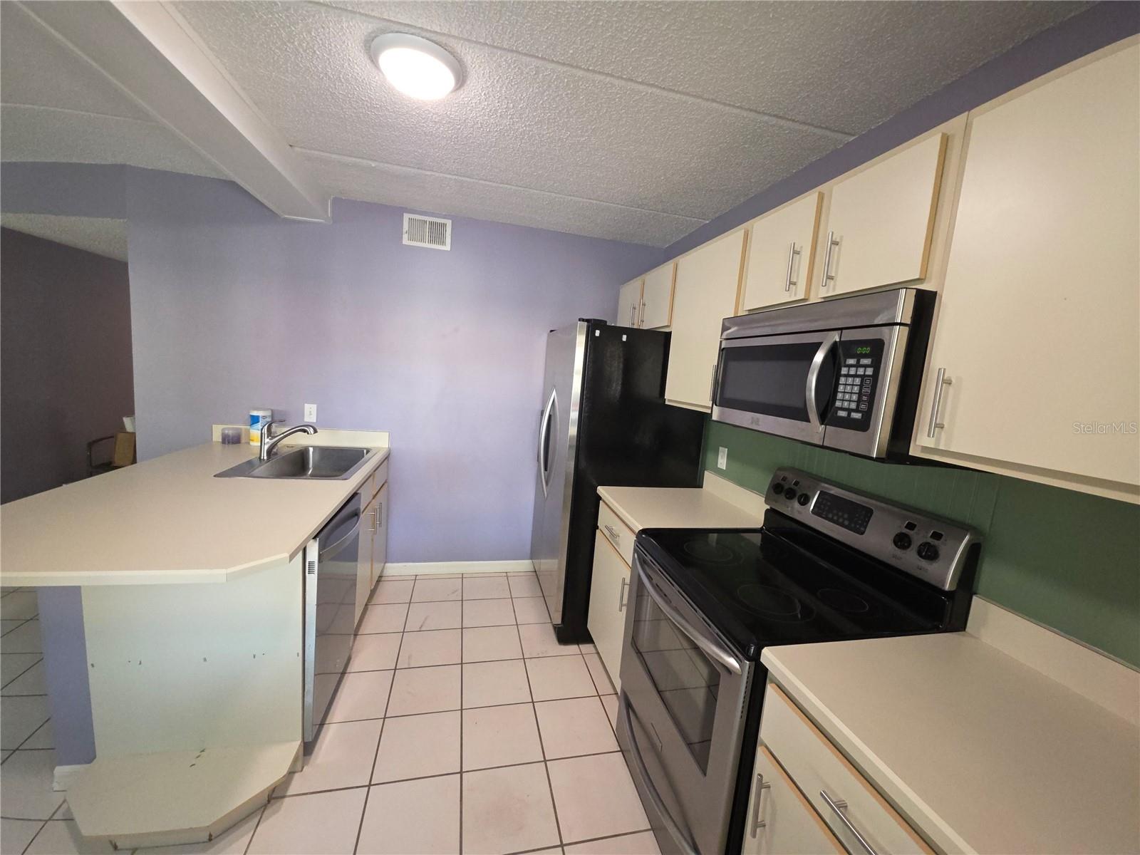 Image 7 of 68 For 1601 Big Tree Rd  901