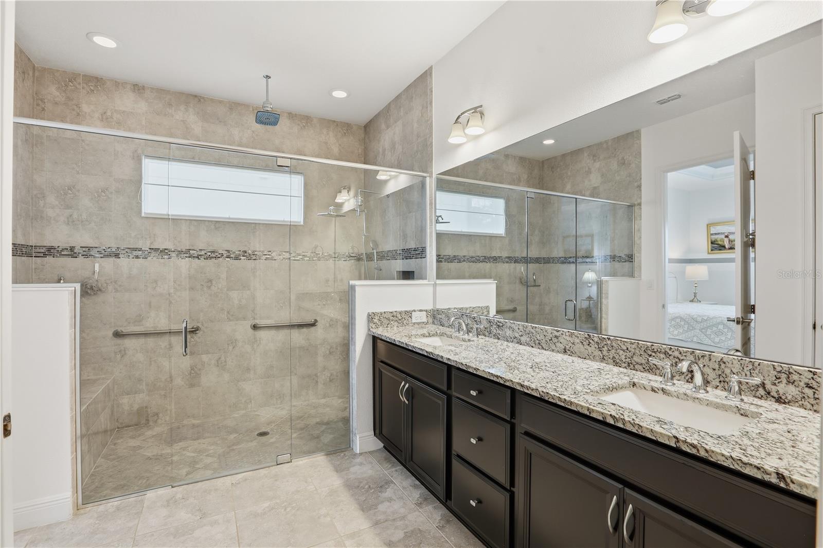 Image 15 of 51 For 13001 Woodford Street