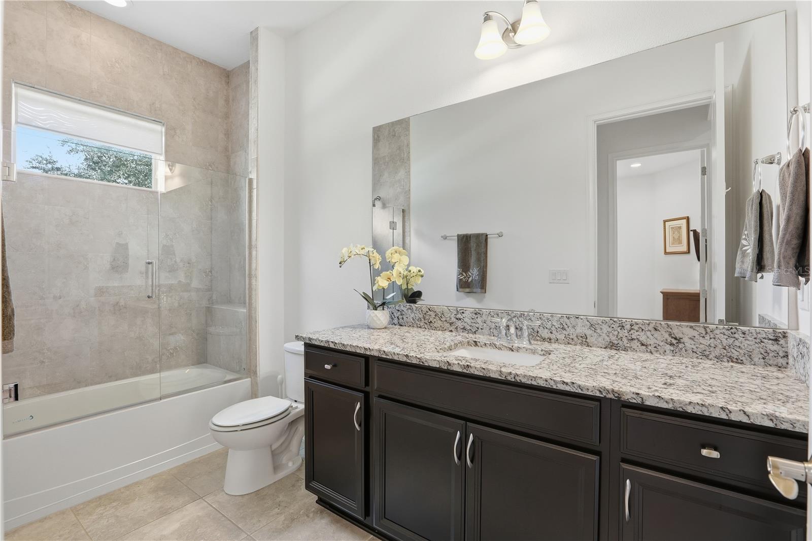 Image 19 of 51 For 13001 Woodford Street