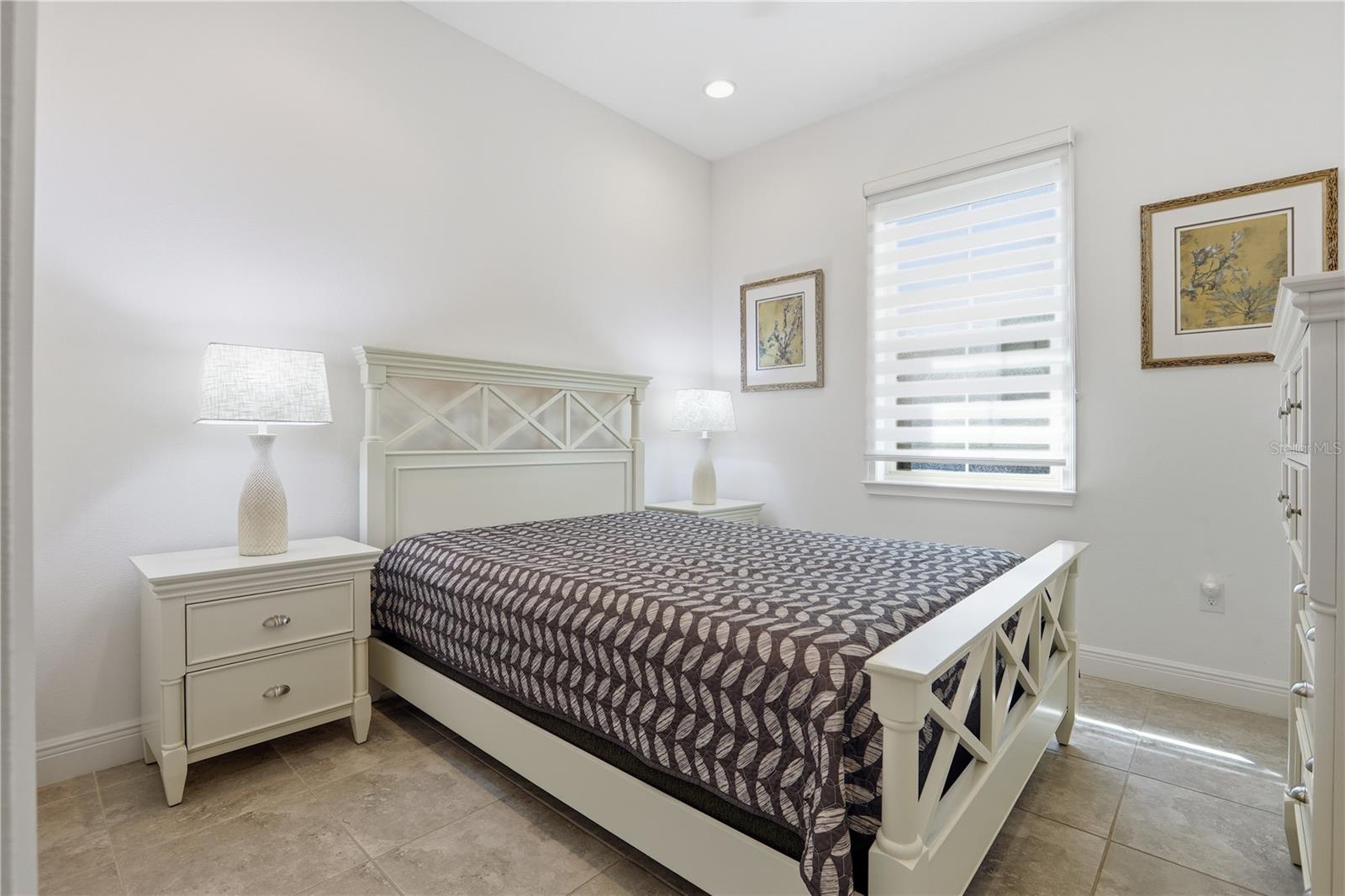 Image 23 of 51 For 13001 Woodford Street