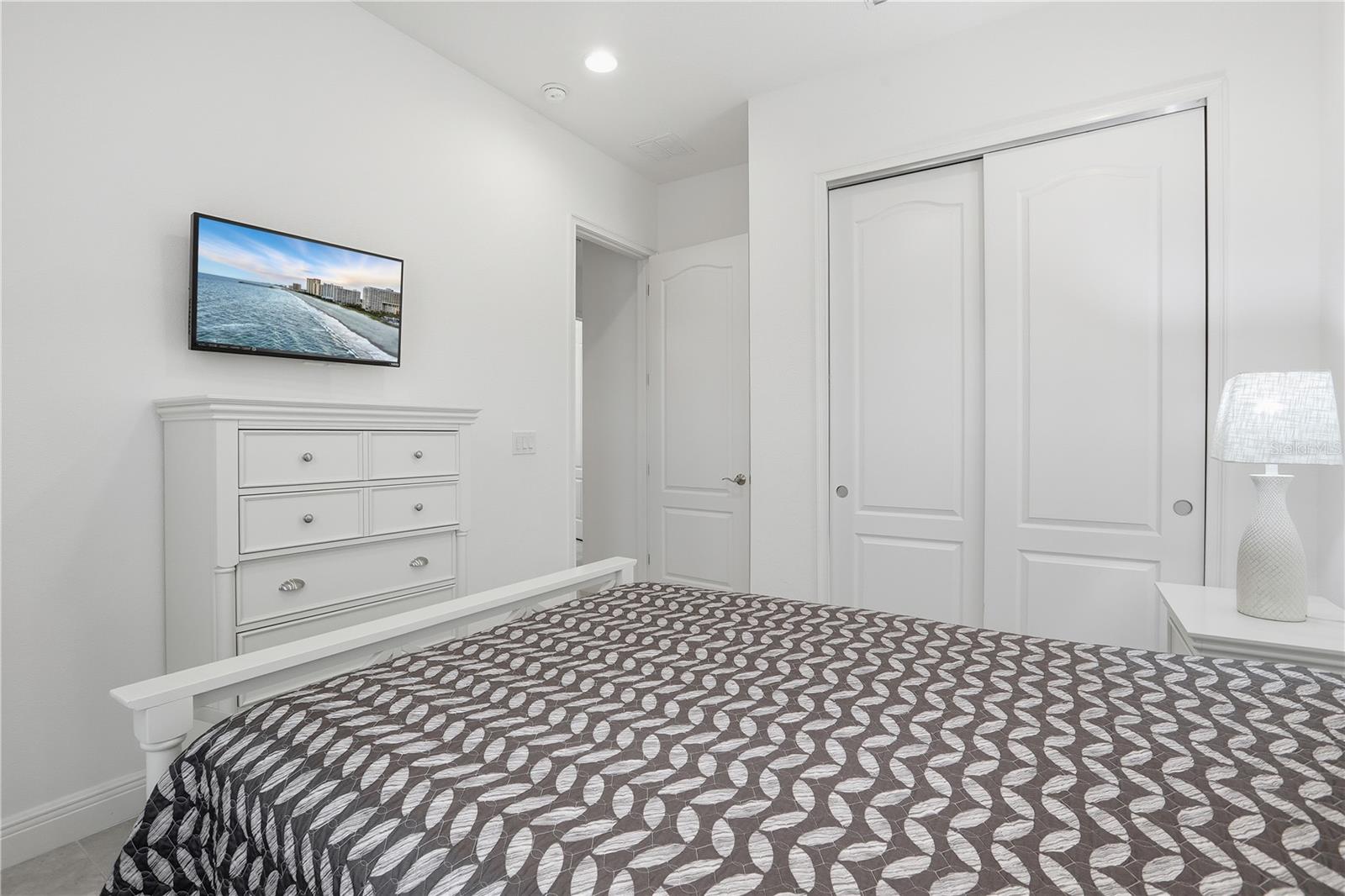 Image 24 of 51 For 13001 Woodford Street