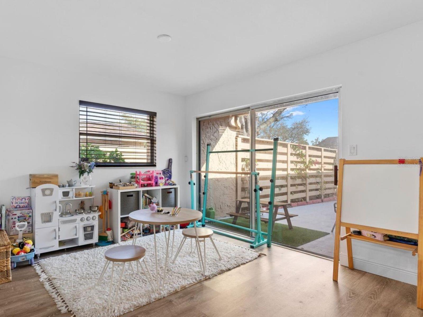 Image 8 of 23 For 920 Park Lake Circle 36