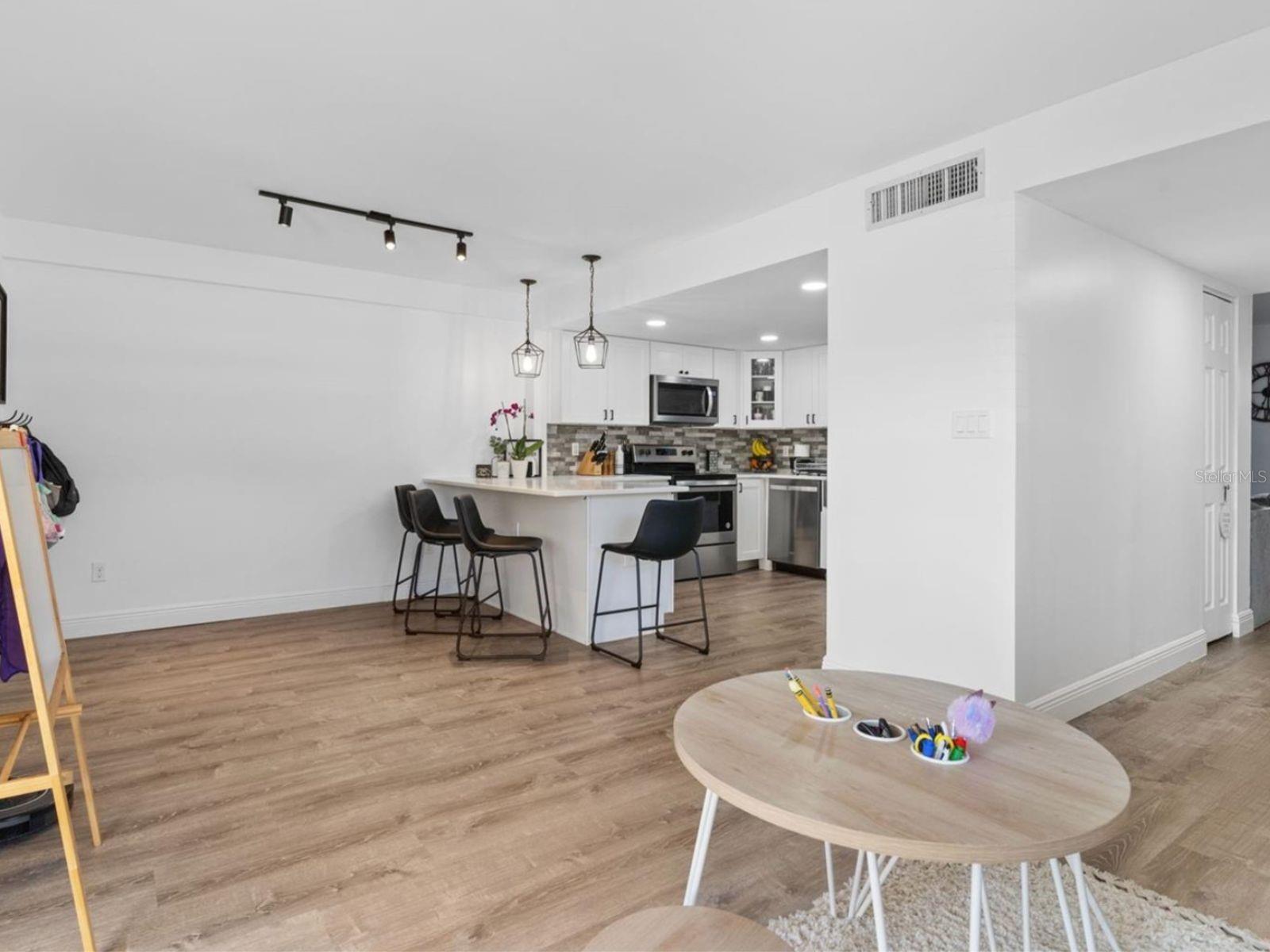 Image 9 of 23 For 920 Park Lake Circle 36