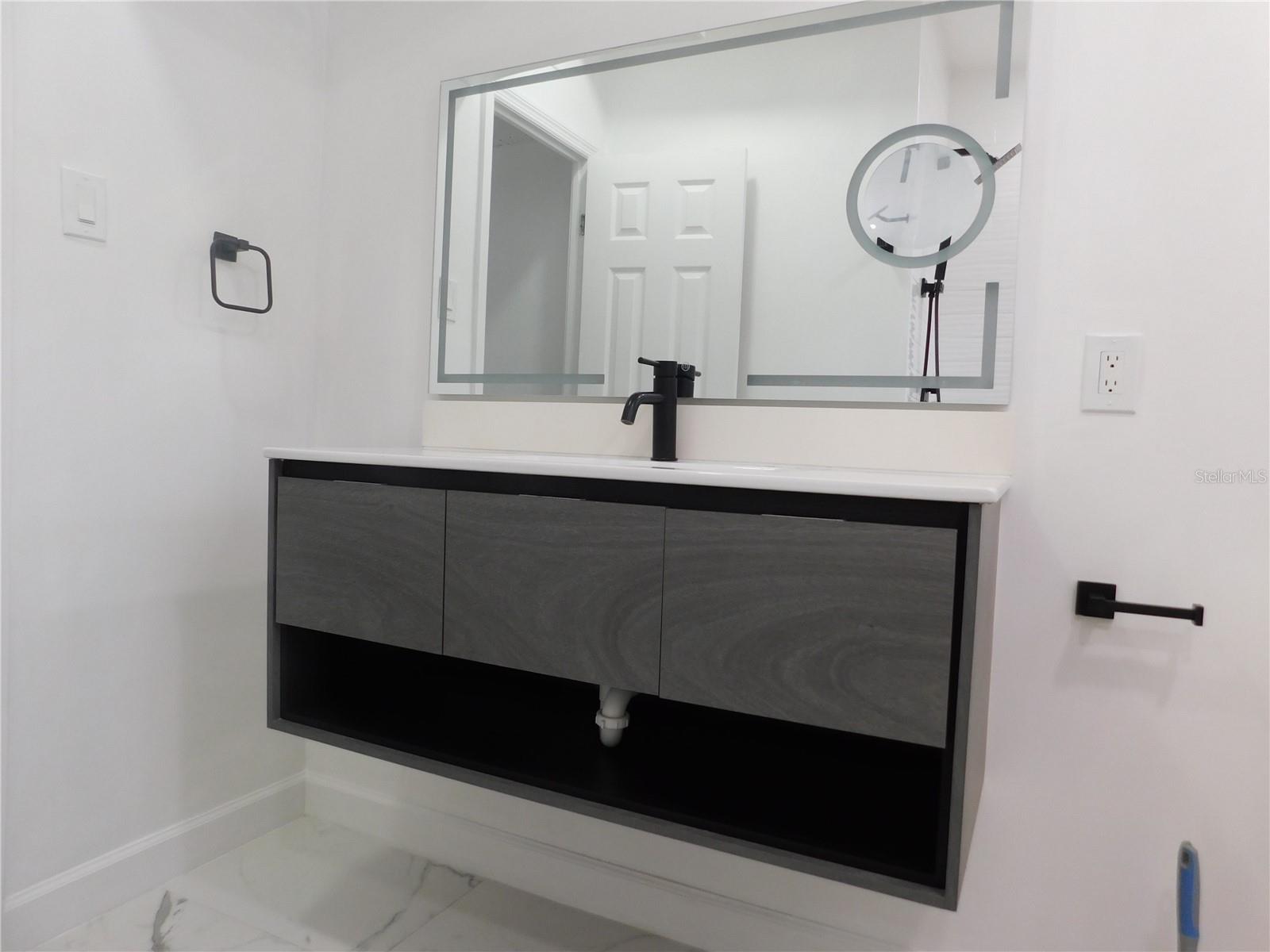 Listing photo id 11 for 2015 Wishing Well Way