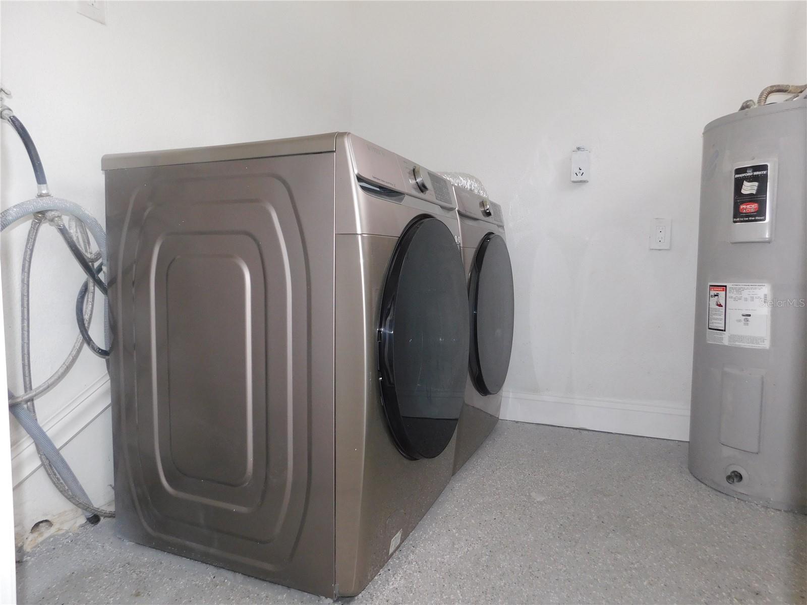 Listing photo id 19 for 2015 Wishing Well Way