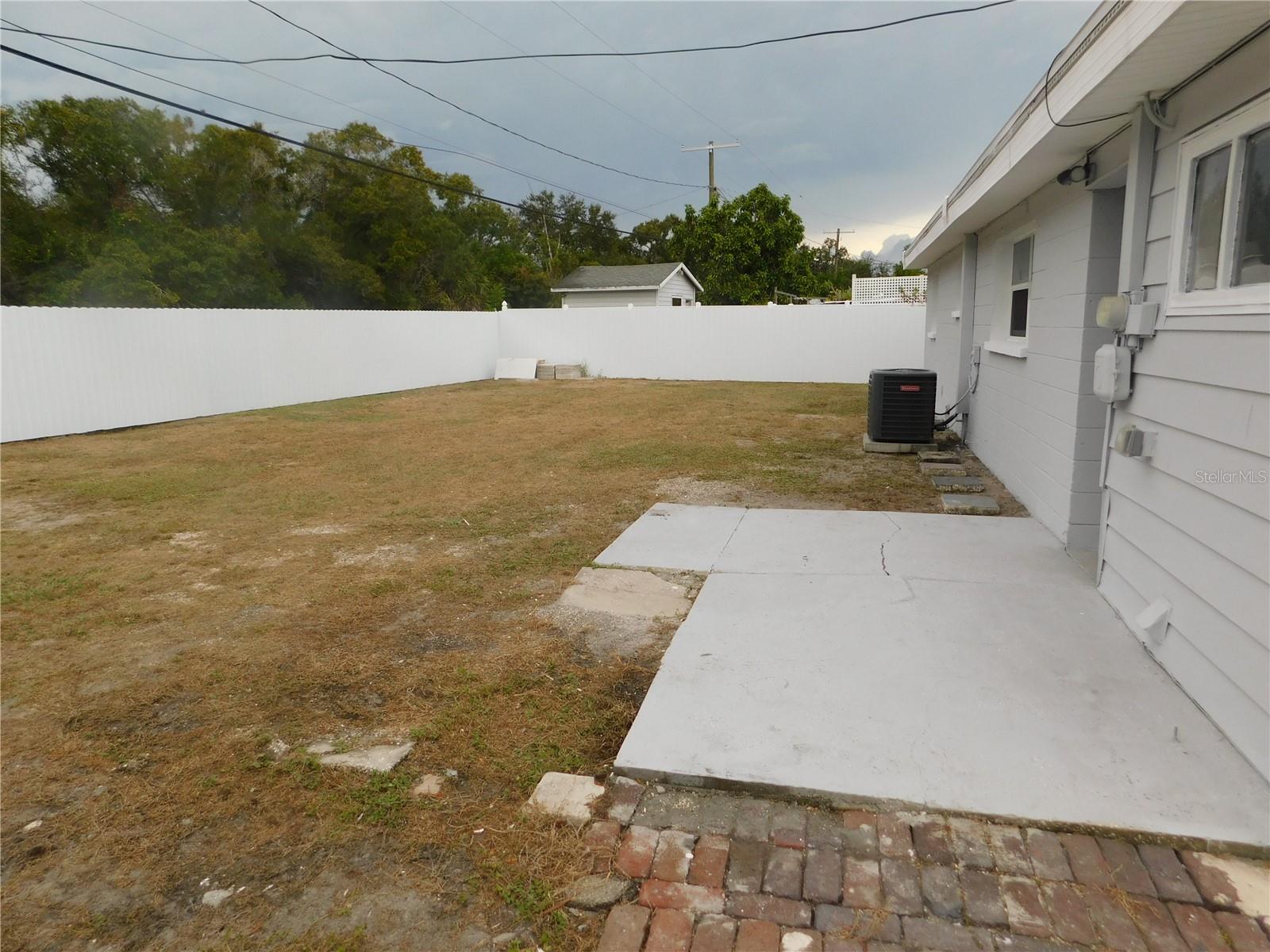 Listing photo id 20 for 2015 Wishing Well Way