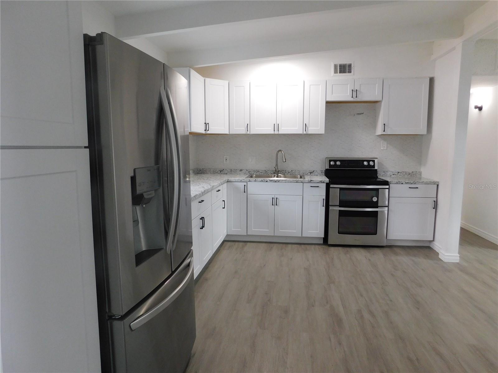 Listing photo id 4 for 2015 Wishing Well Way